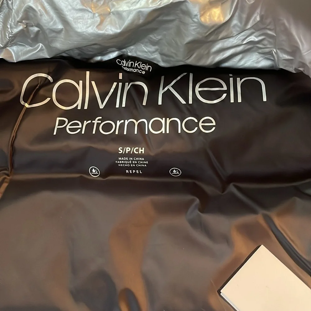 Gorgeous NWT Calvin Klein performance metallic silver puffer vest CUTE S 💋 - Picture 5 of 8